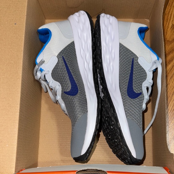 NWT Nike Kids Sneakers - YOUTH - Picture 2 of 9